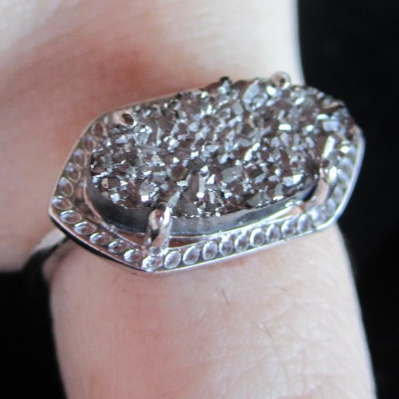 Stunning Unique Ring - Picture 1 of 5